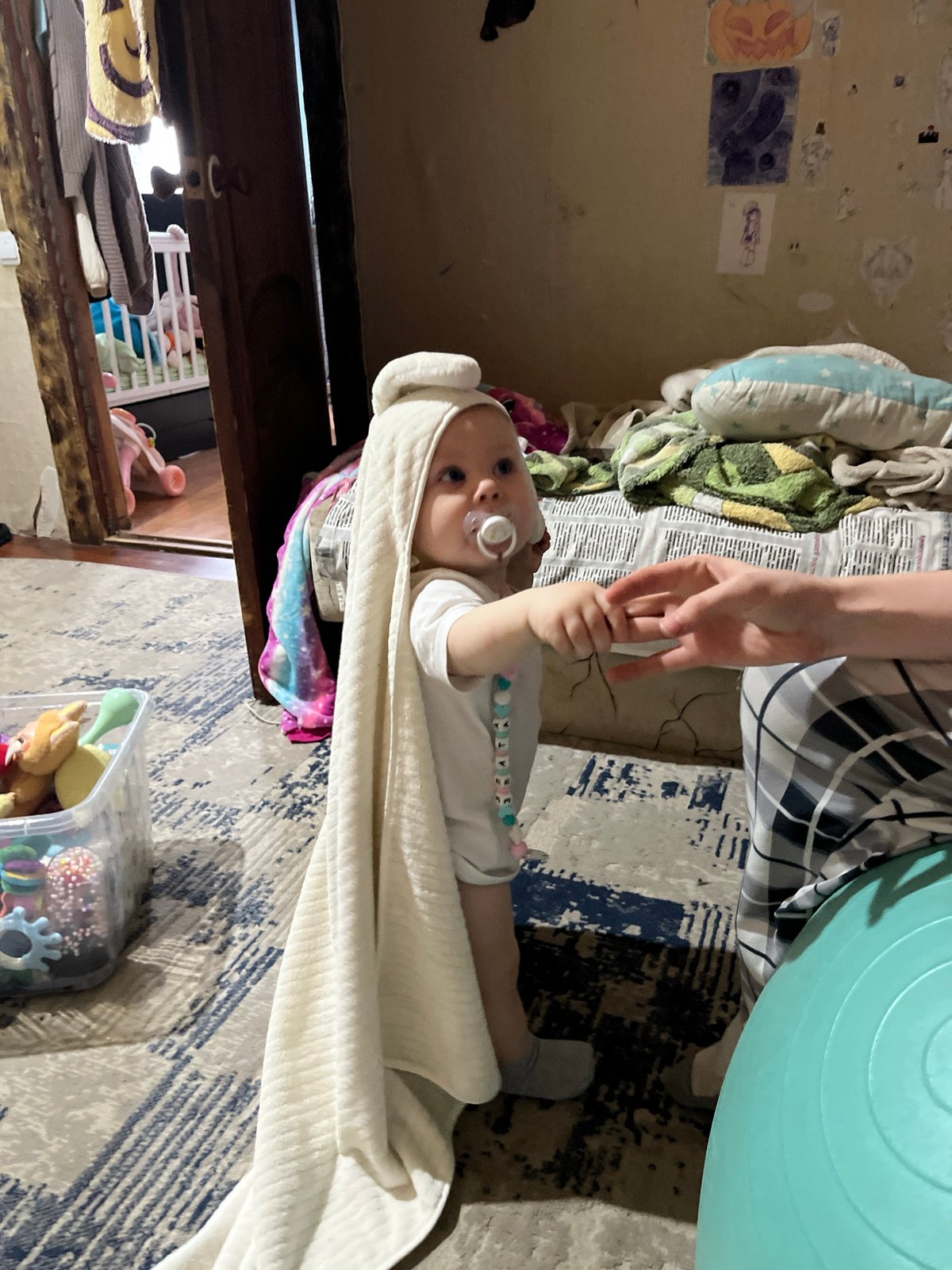 Morning family moments captured in Vesyoloye, Russia household