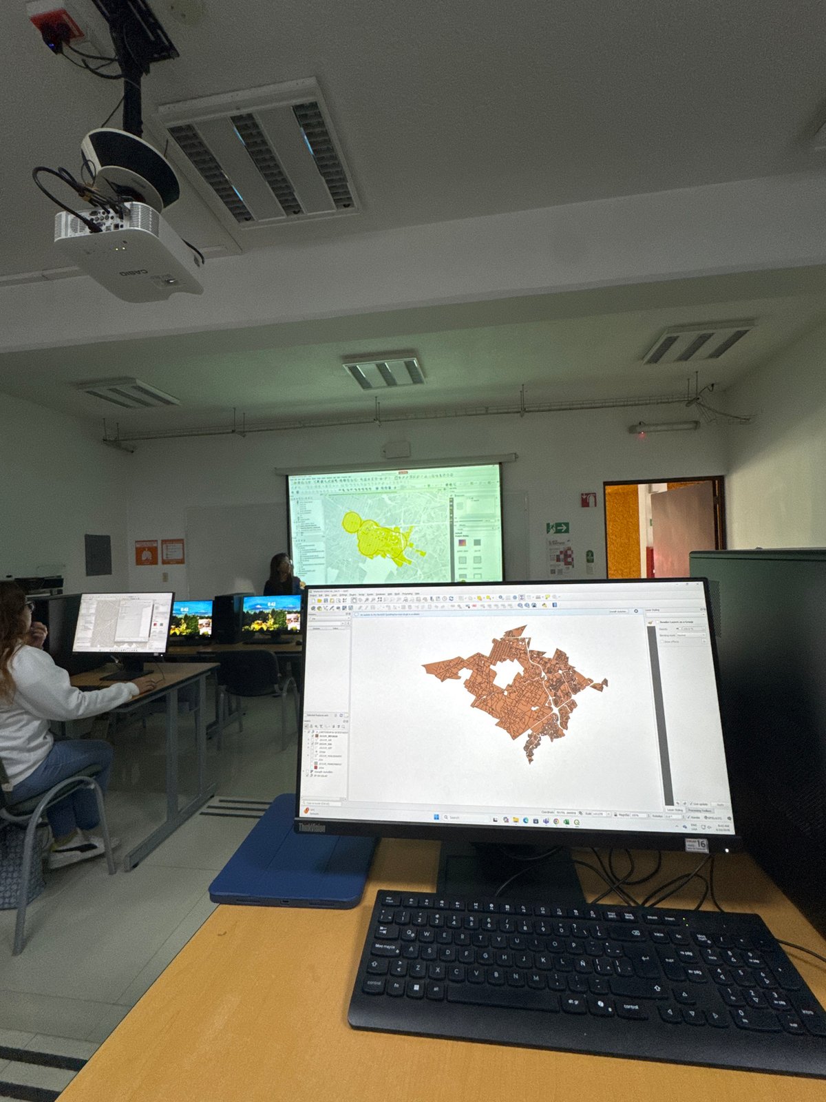 Architecture conference and computer activities documented in San Andrés Cholula