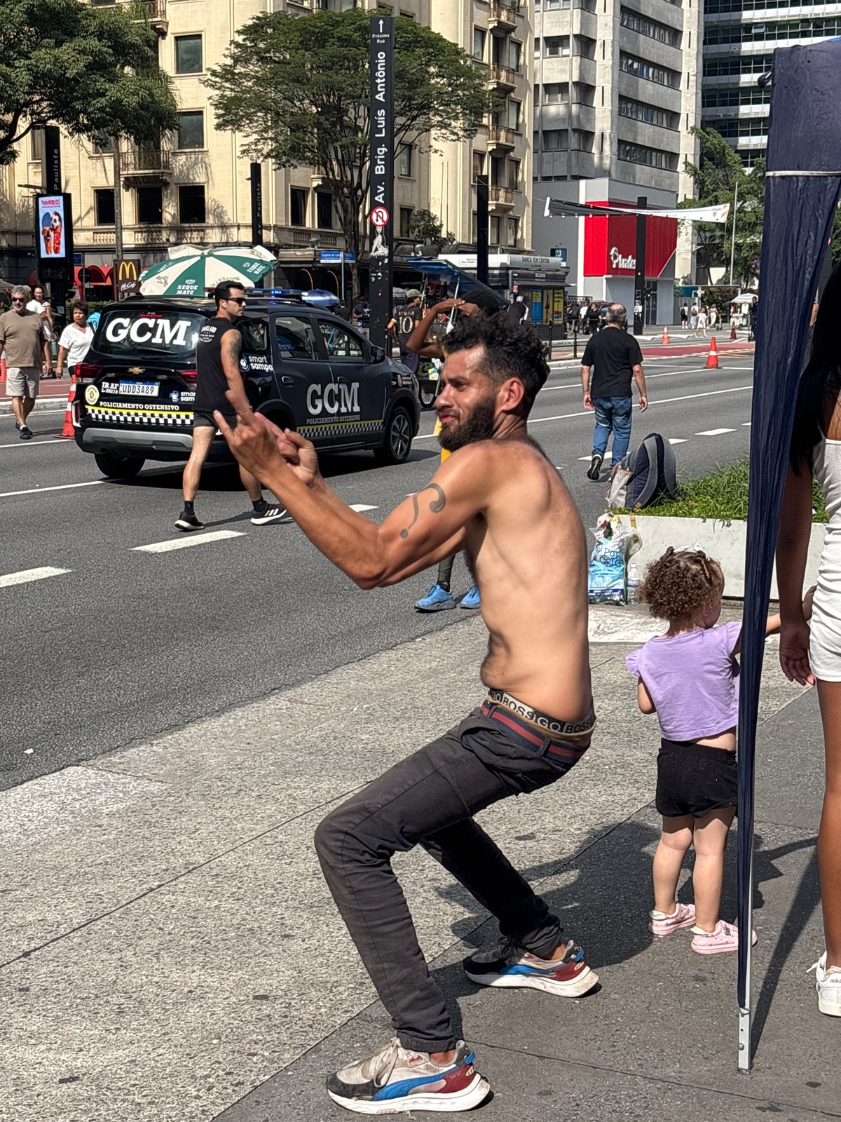 Street party with DJ, dancers erupts on São Paulo sidewalks