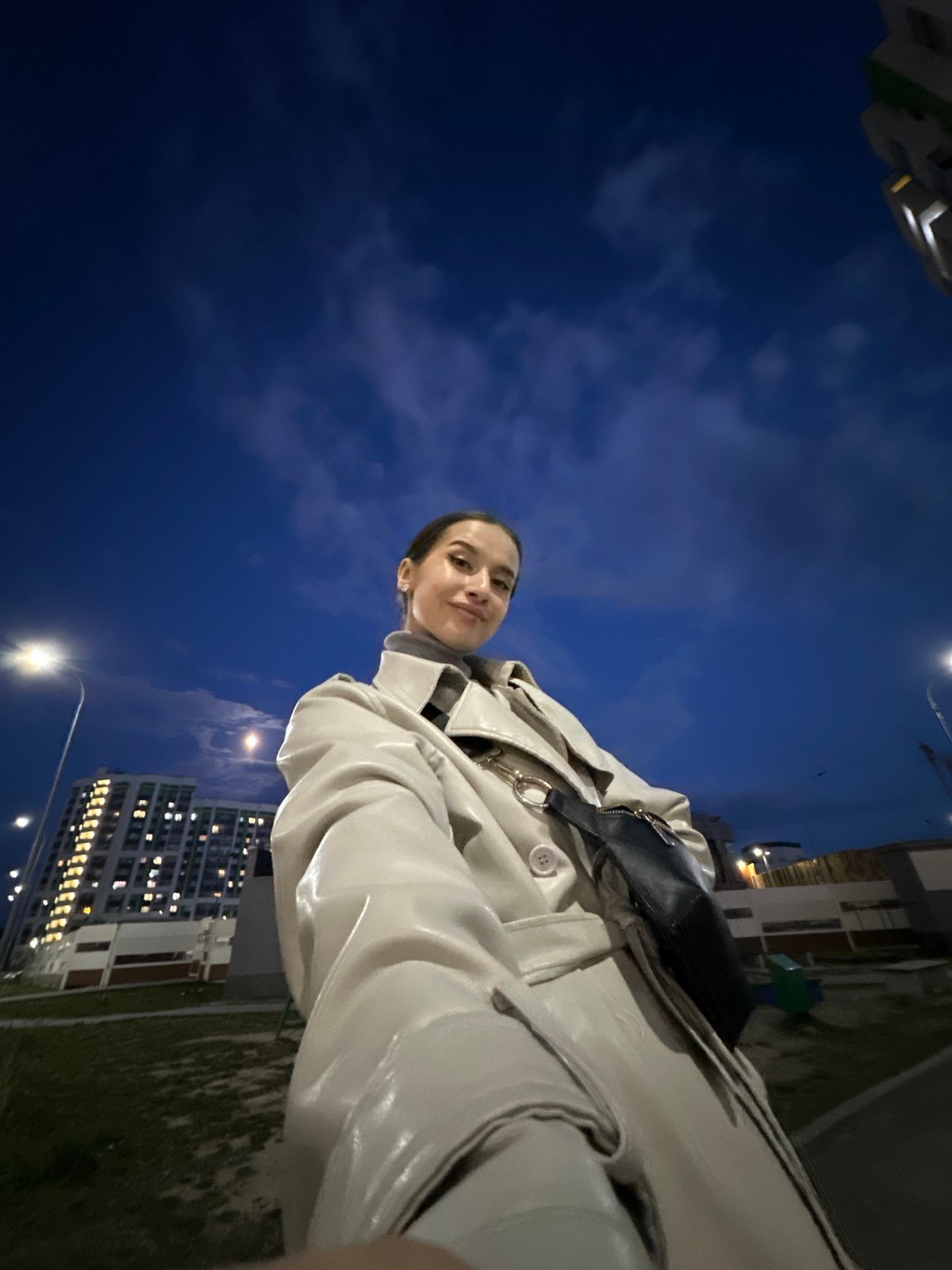 Witness captures nighttime moon and cityscape views in Yekaterinburg