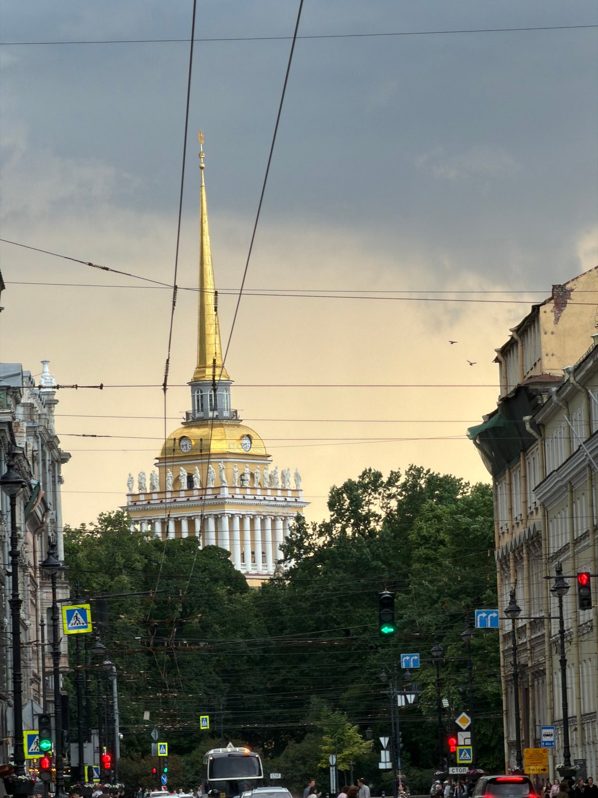 Saint Petersburg afternoon: architecture, costumed pets, and borscht