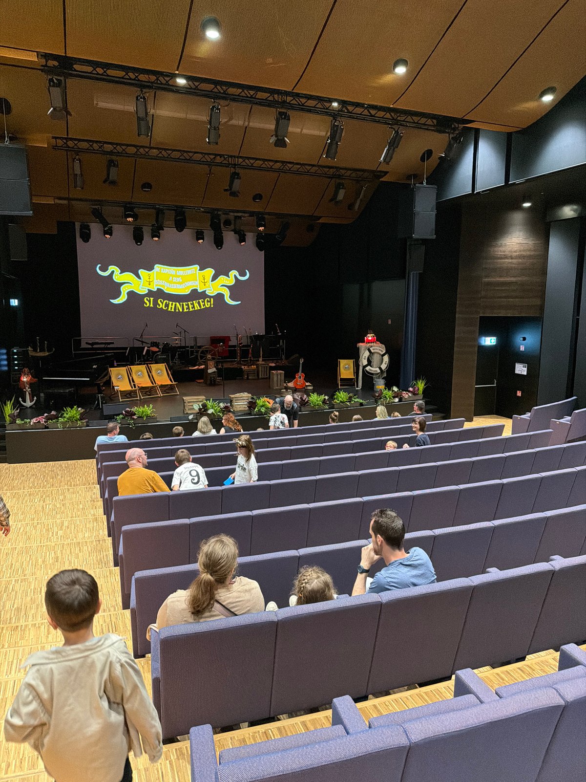 Auditorium event draws crowd in Pétange, Luxembourg