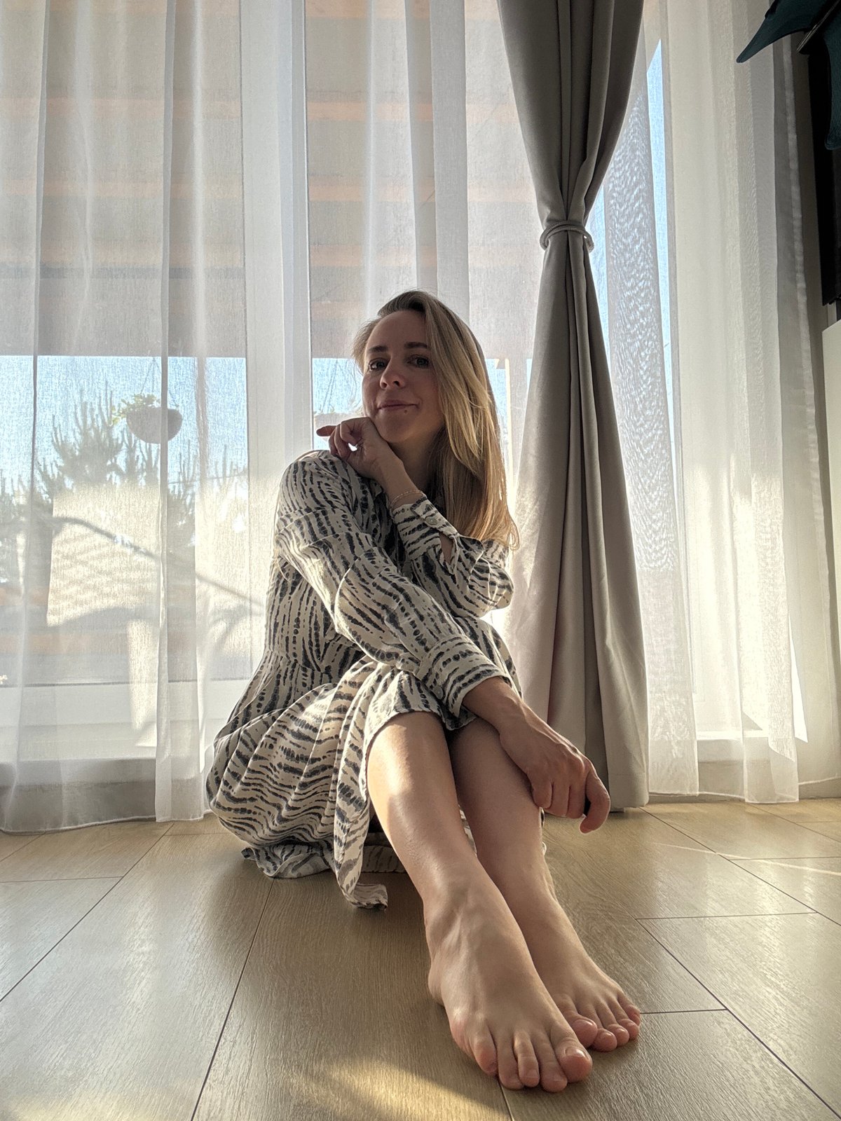 Woman poses for indoor photo session in Chaikovsky, Russia