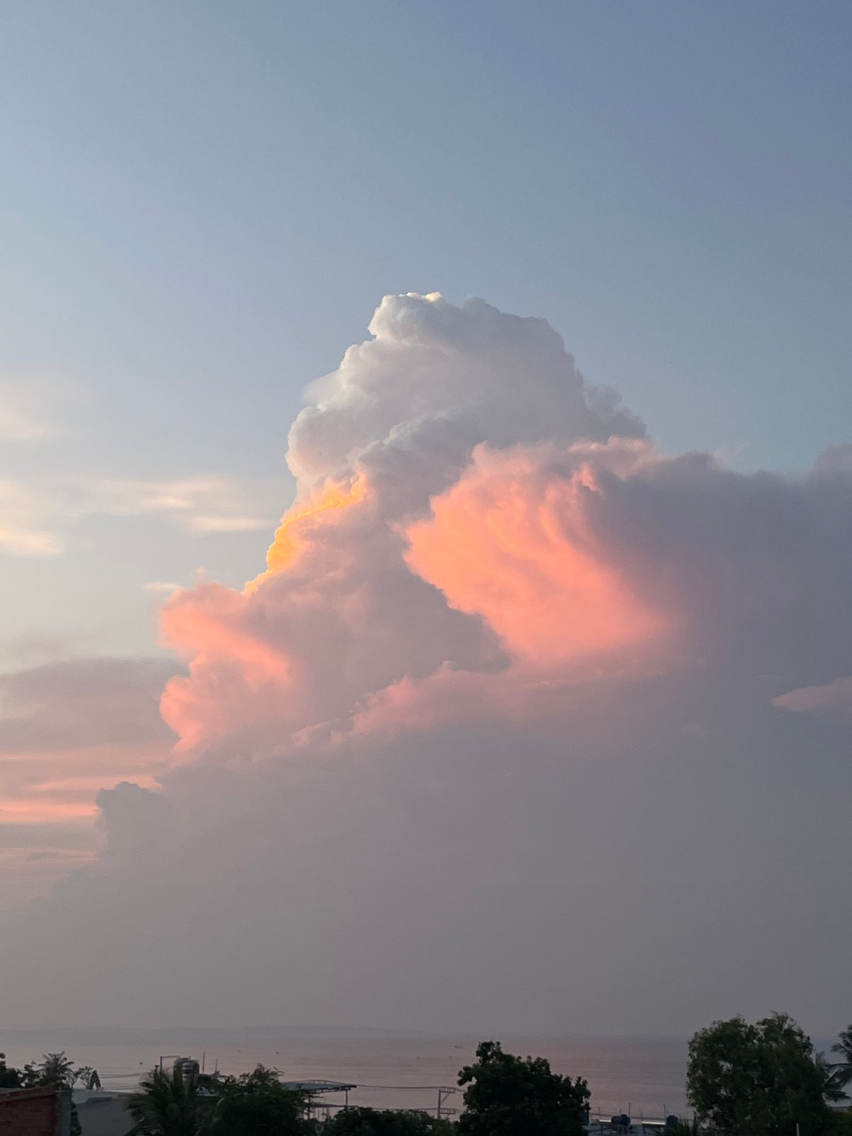 Sunset sky and rooftop views over Mũi Né, Vietnam