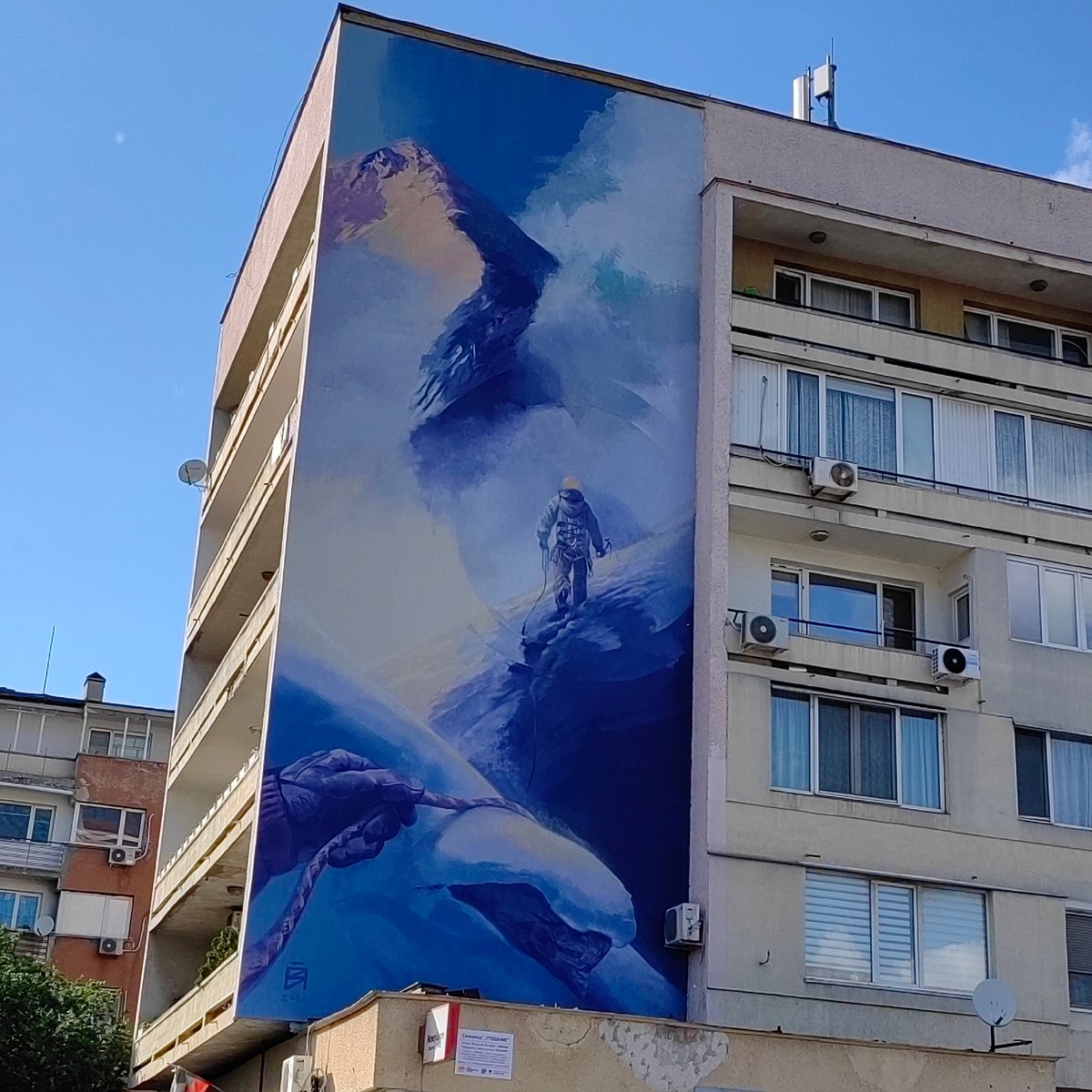 Mountain climber mural spotted on Sofia apartment building