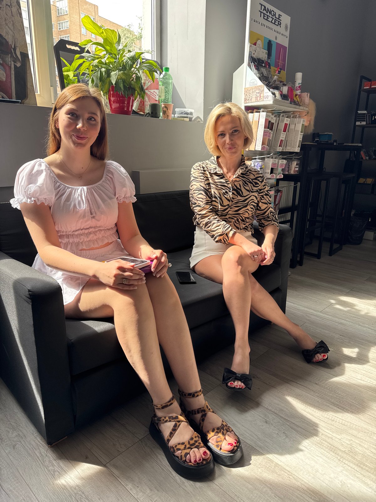 Women visit Moscow beauty salon for pedicure services
