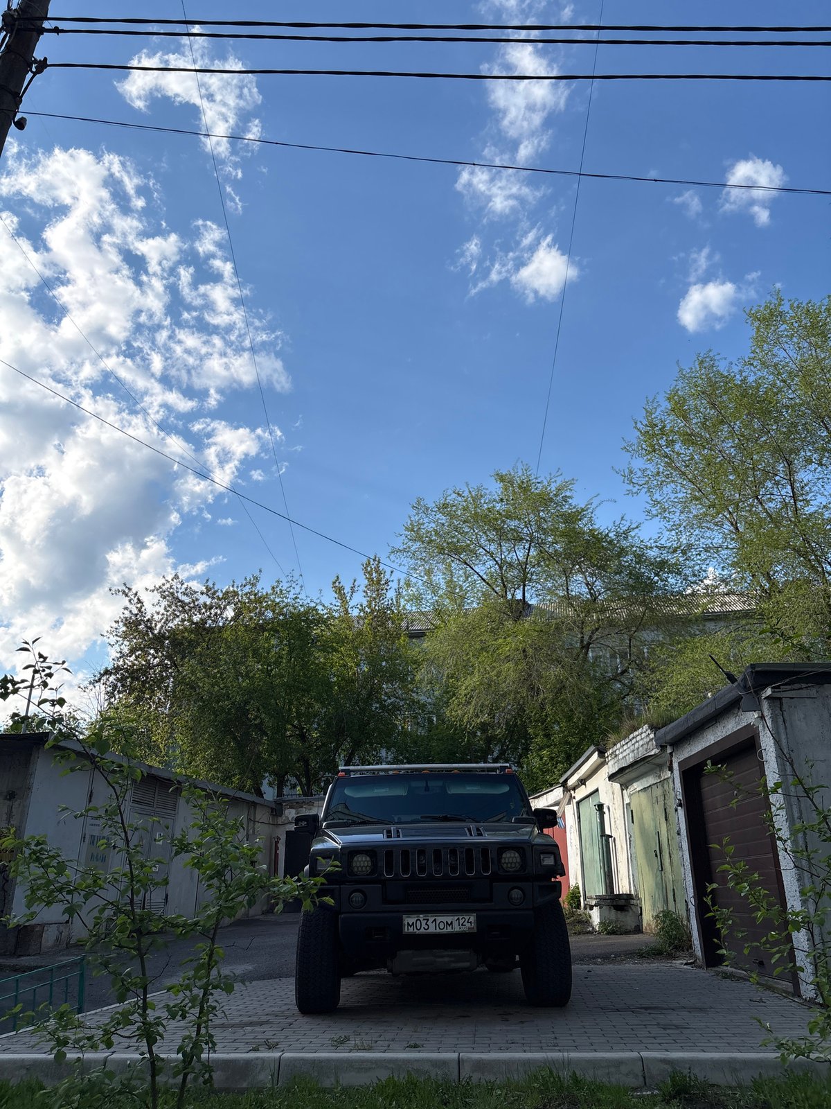 Ordinary moments captured across Krasnoyarsk during morning hours