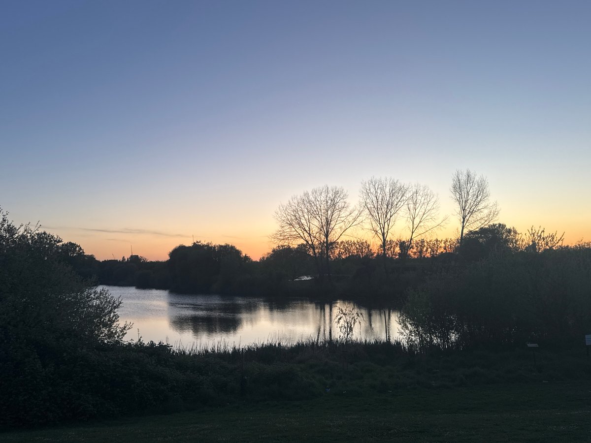 Witness captures peaceful London landscape at dusk