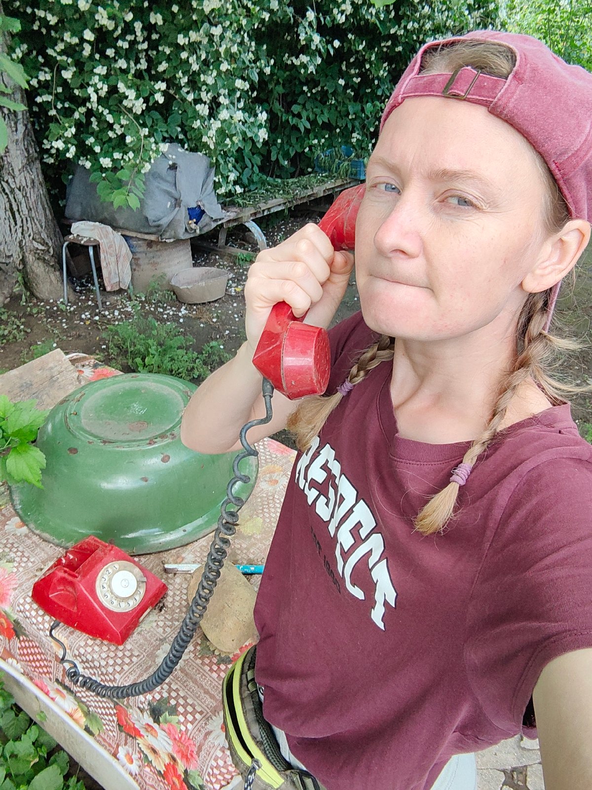 Phone calls and garden blooms captured in morning scenes