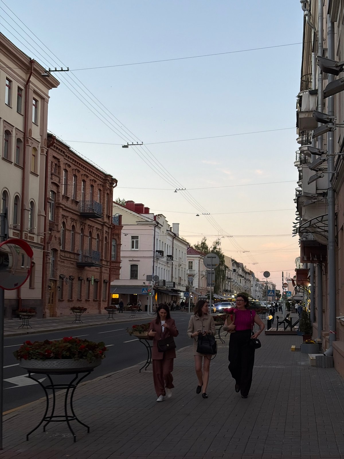 Witness documents Minsk streetscapes and entertainment venues during evening hours