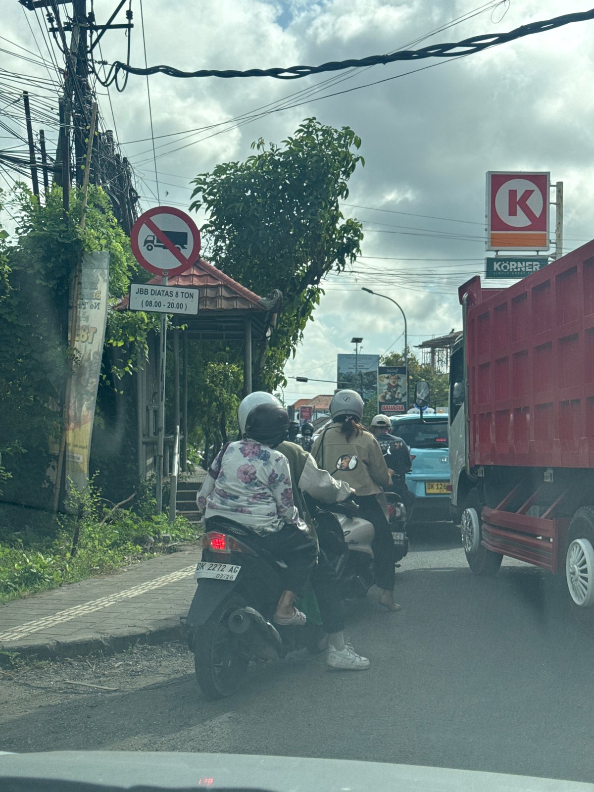 Traffic congestion observed in Kuta Selatan during early morning hours