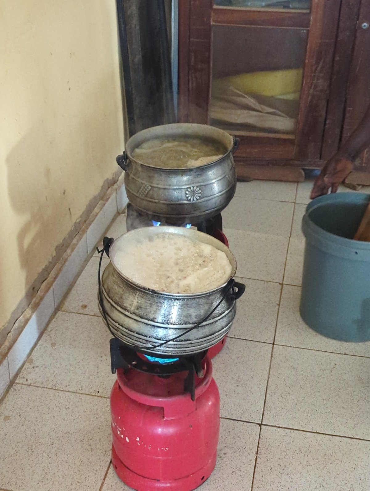 Community cooking event documented by multiple witnesses
