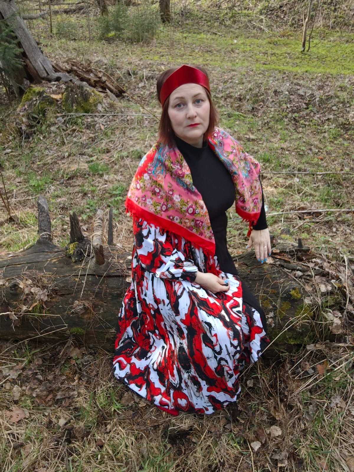 Village life documented in Марковский: traditional dress, pets, family