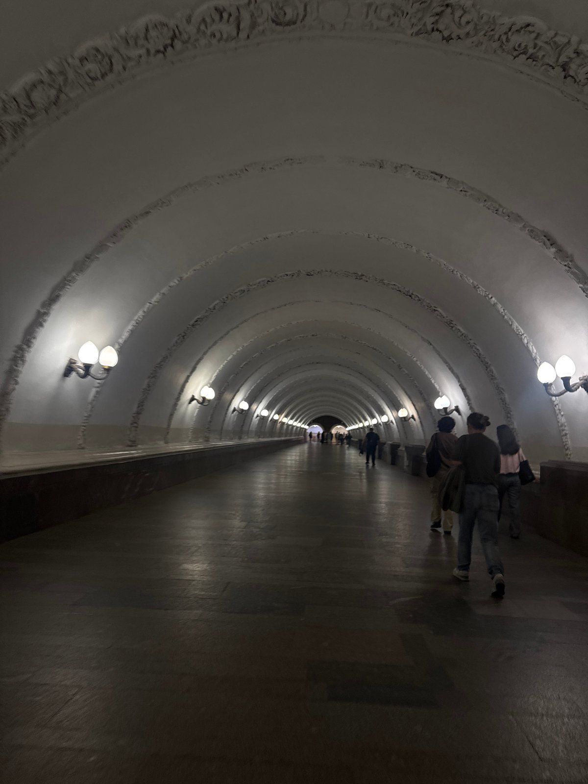 Moscow tourist captures fountains, monuments, street scenes across city center