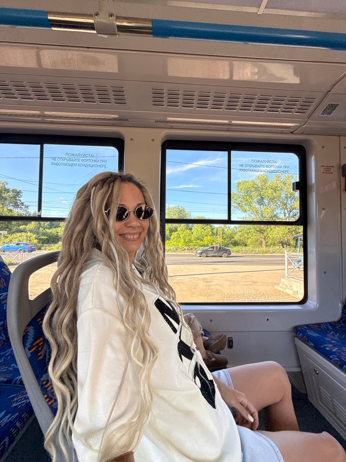 Woman with dreadlocks spotted on public transport in Rusanovo