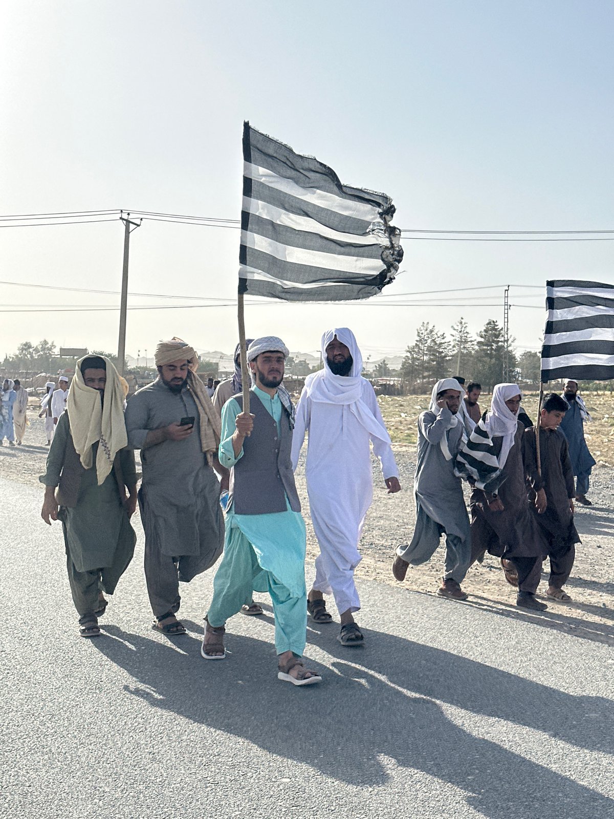 Men's procession marches through Pishin, Pakistan streets