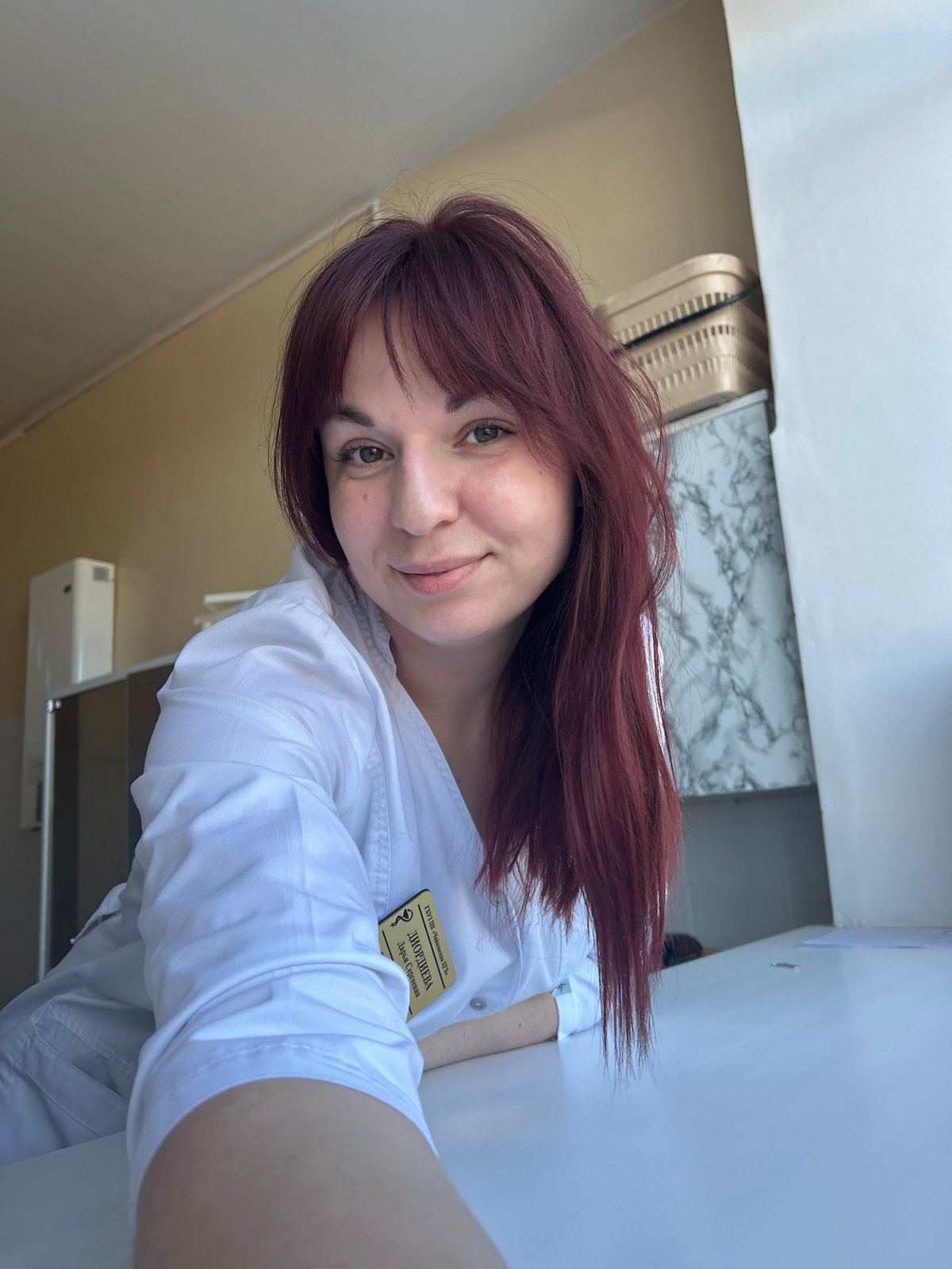 Healthcare worker takes selfie at Russian hospital
