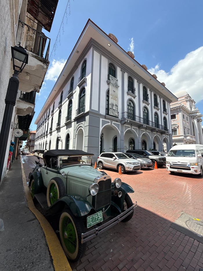 Vintage convertible spotted in Panama City's historic Casco Antiguo