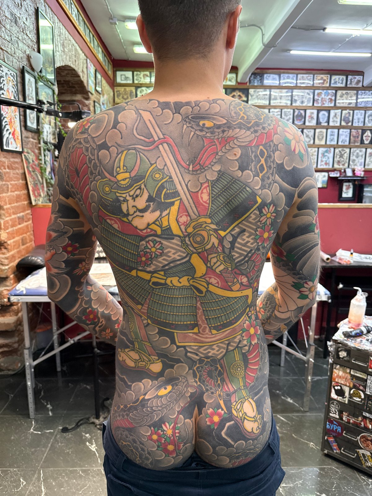 Heavily tattooed man documented in Moscow featuring Japanese, tribal artwork