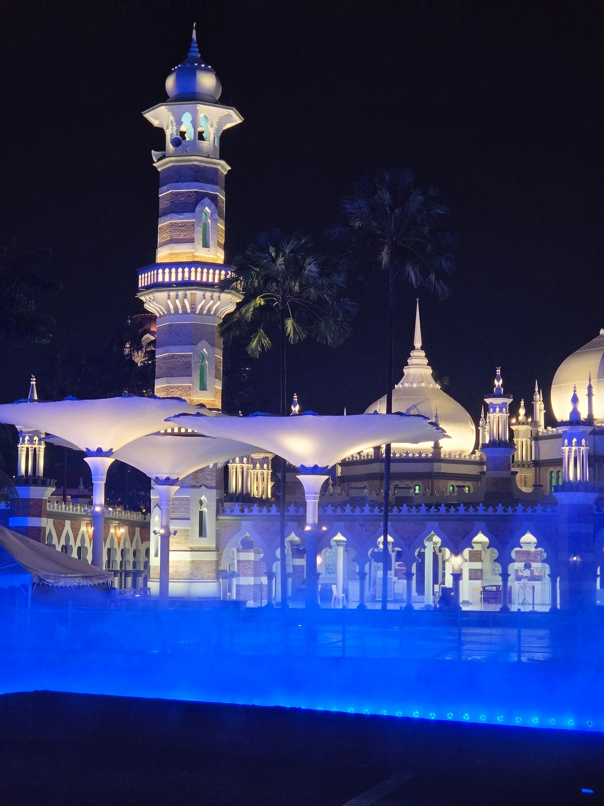 Kuala Lumpur nighttime scenes documented around Sultan Abdul Samad Building