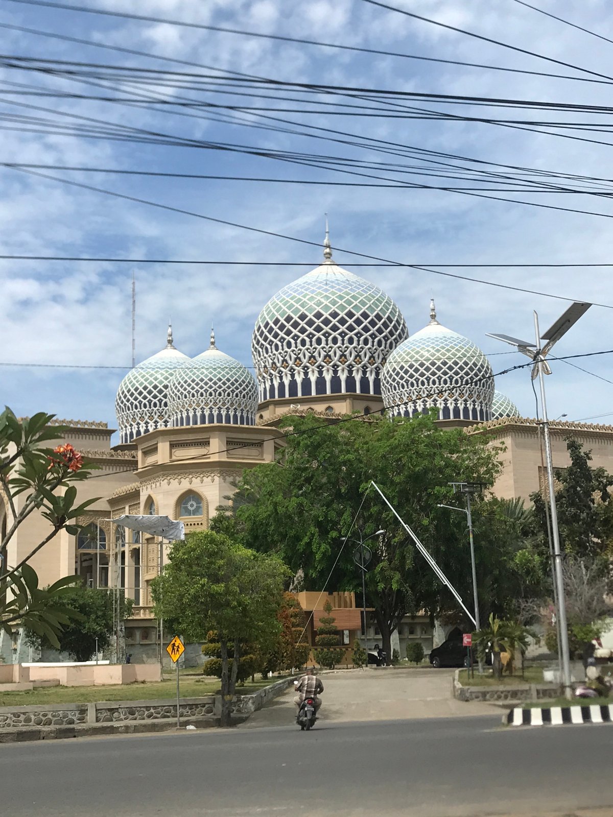 Morning street scenes documented around Baiturrahman Mosque in Lhokseumawe