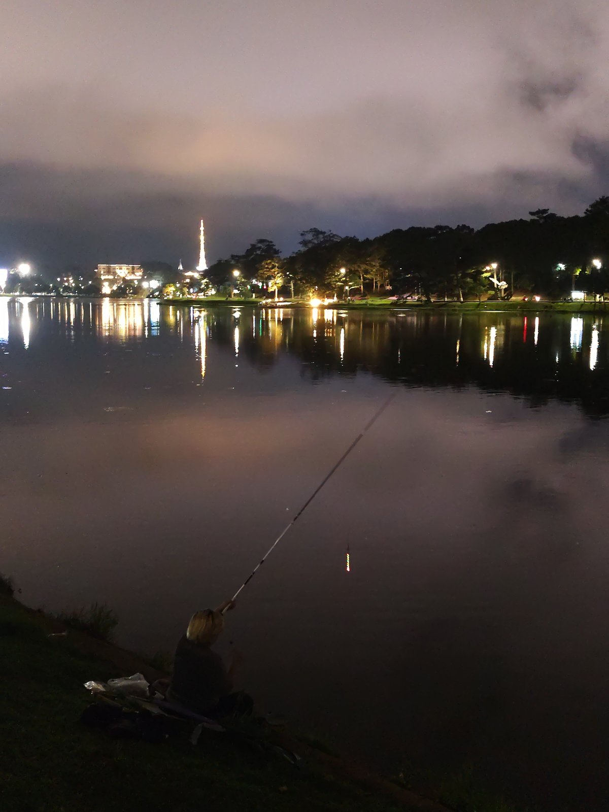 Nighttime lakeside scenes captured around Xuan Huong Lake, Da Lat