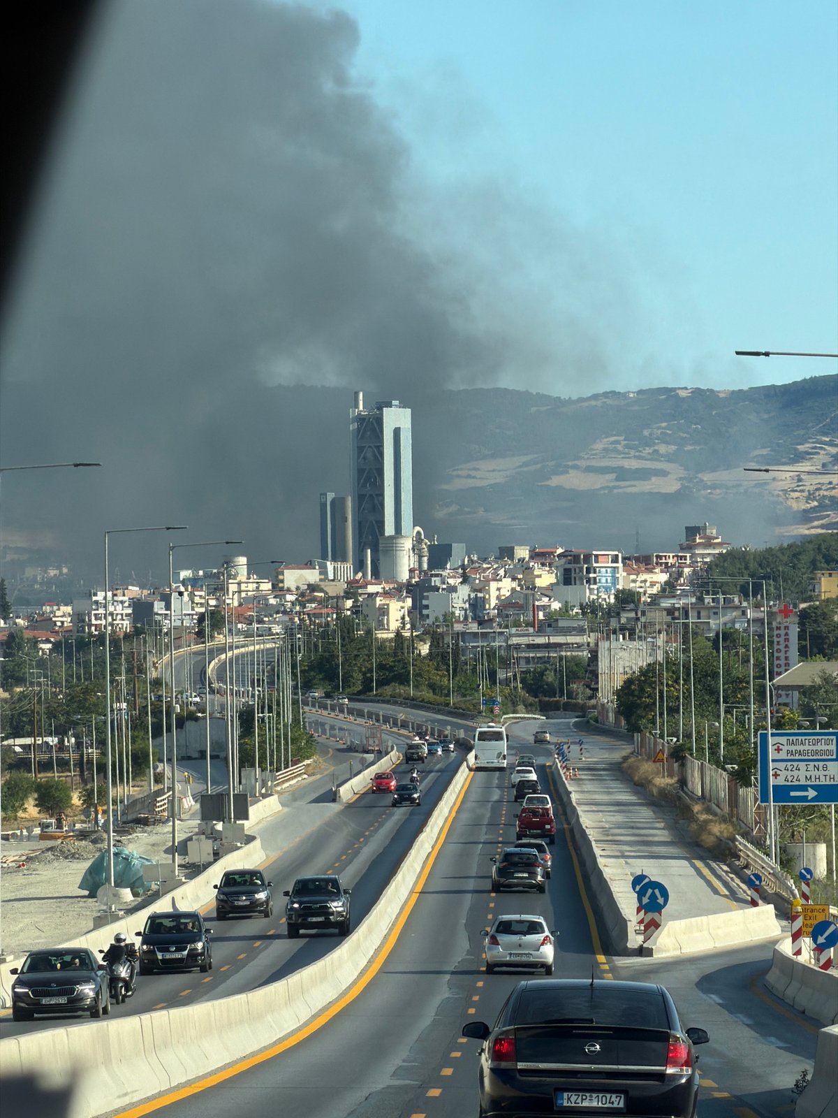 Heavy smoke rising over Polichni, Thessaloniki