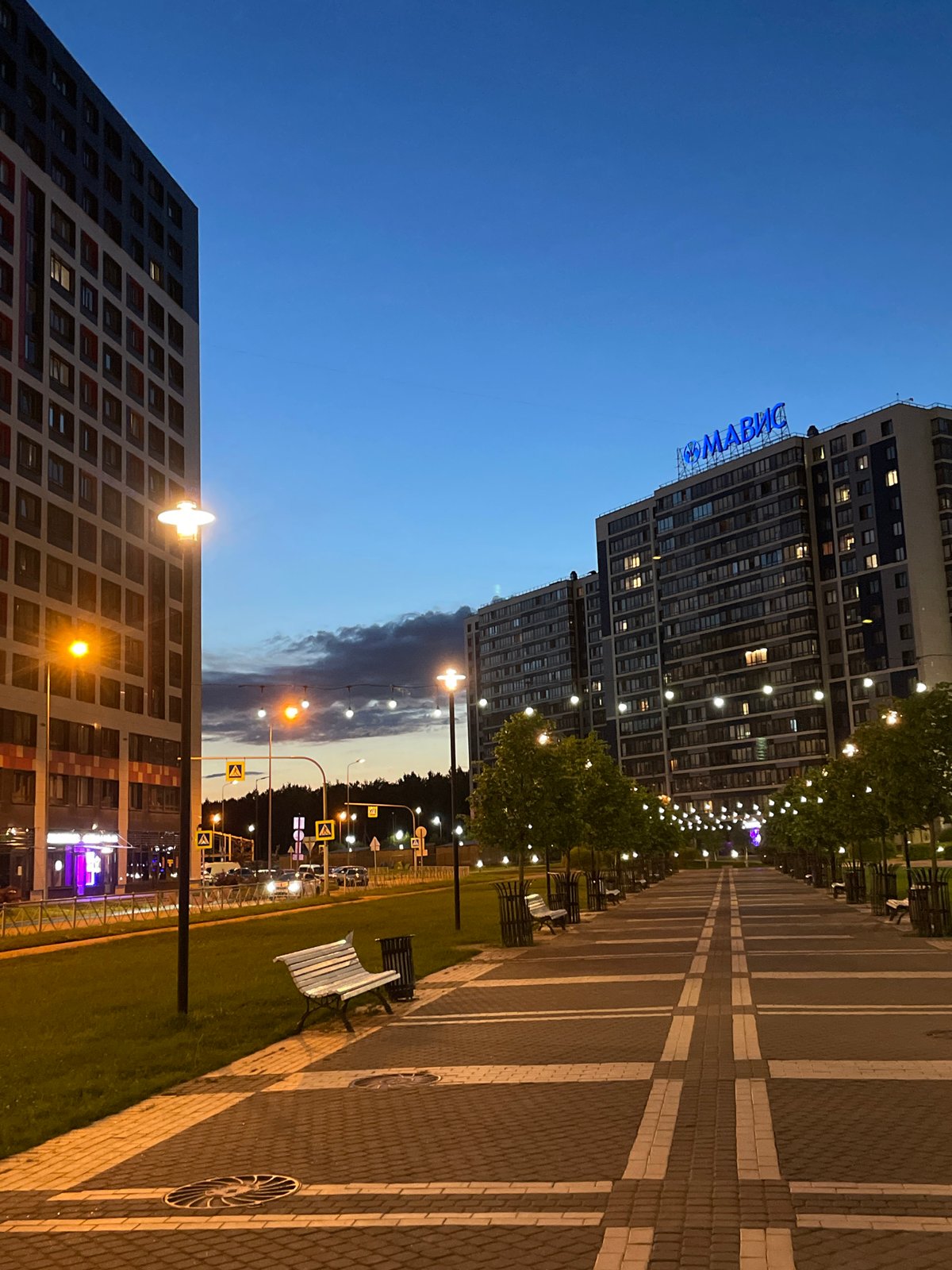 Evening walkway scenes and mixed indoor moments in Russia