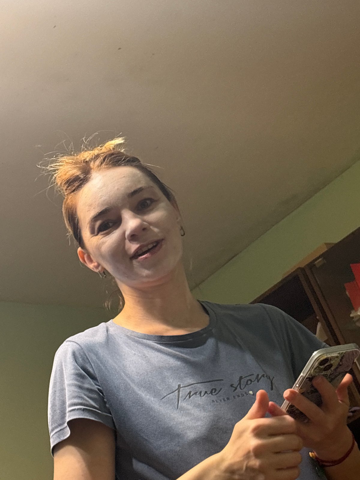 Woman takes multiple selfies indoors in Russia over 18-minute span