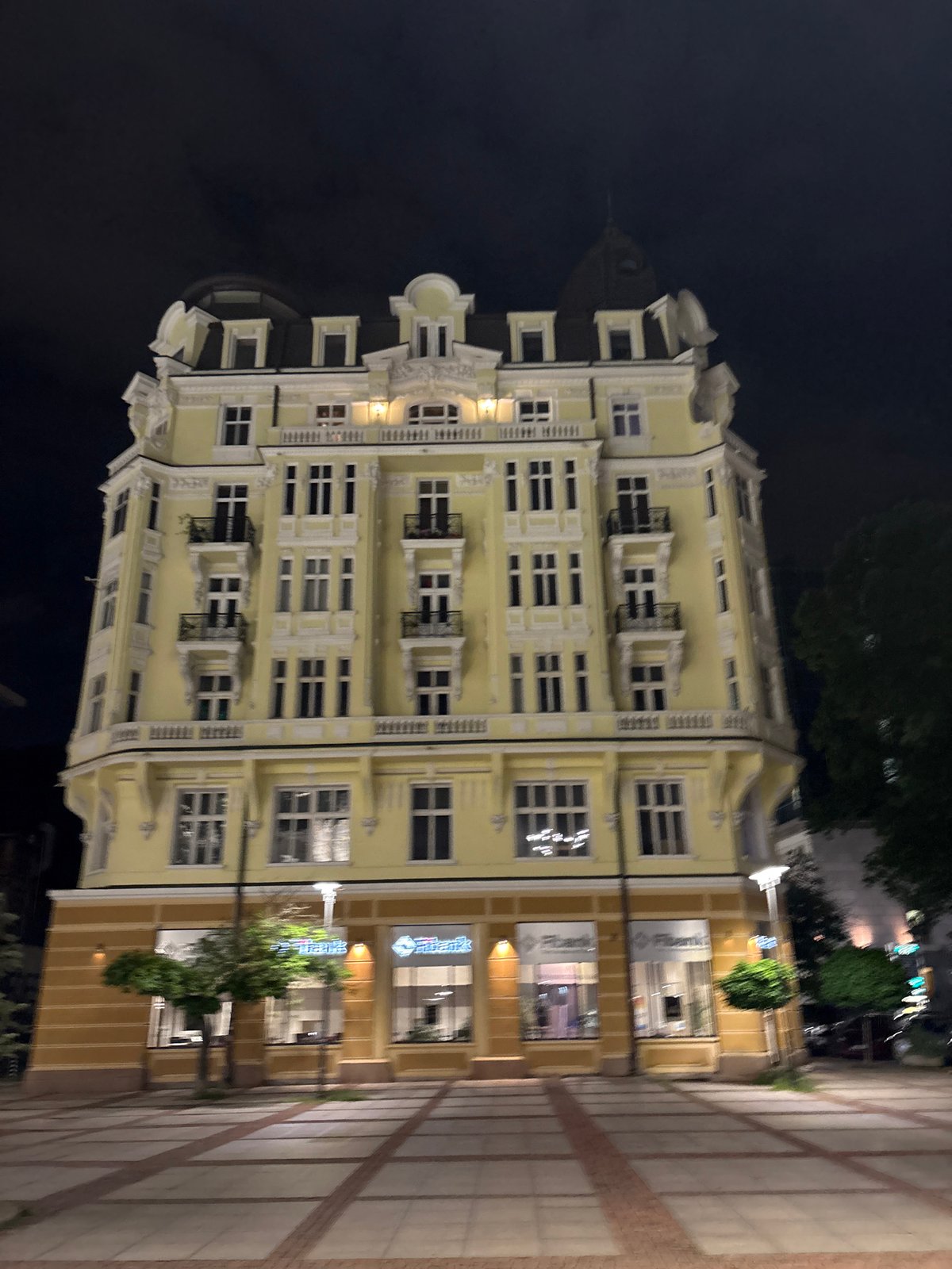 Evening documentation captures Sofia nightlife and street scenes