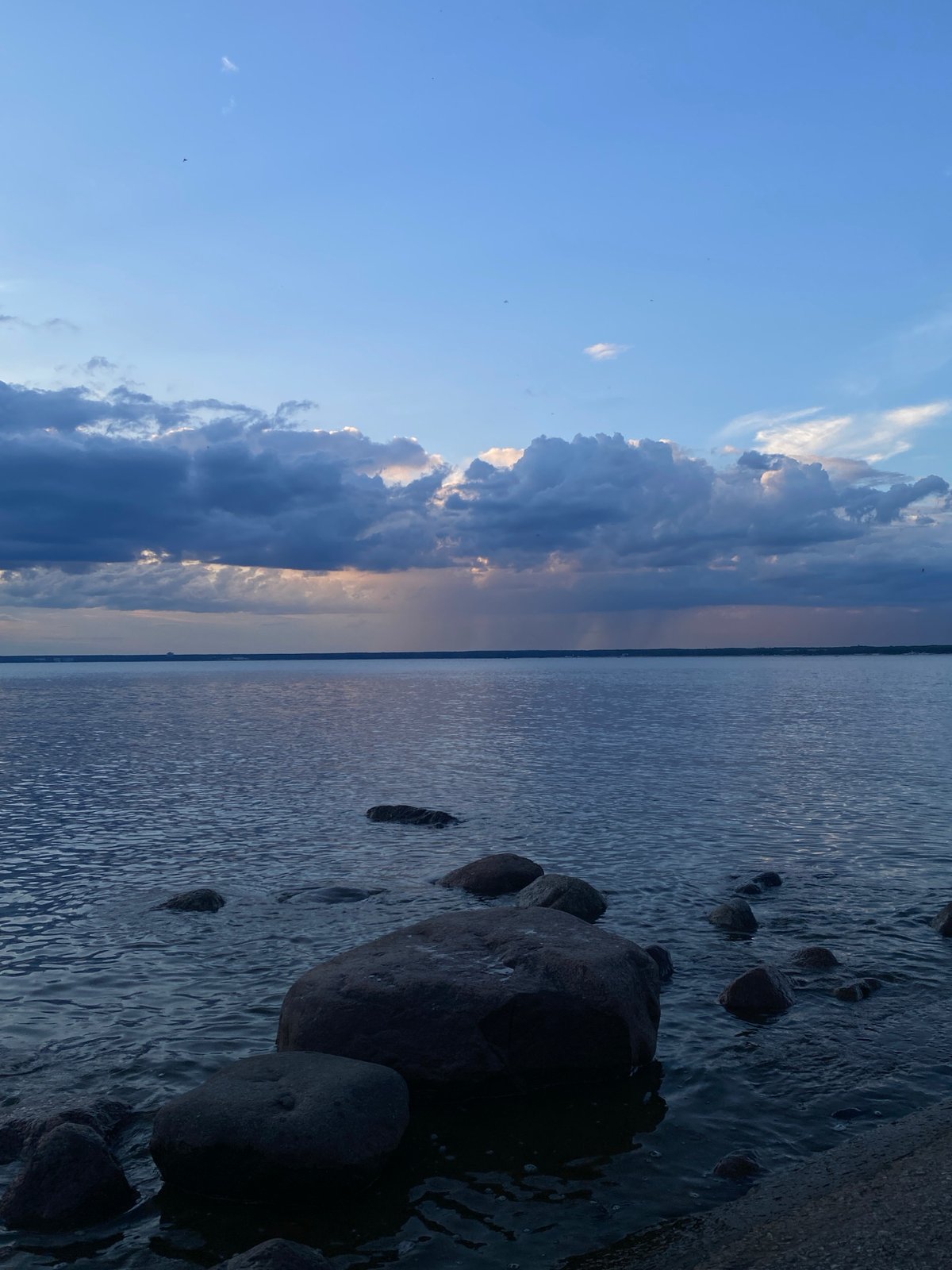 Relaxing by the Gulf of Finland on a cloudy Sestroretsk afternoon