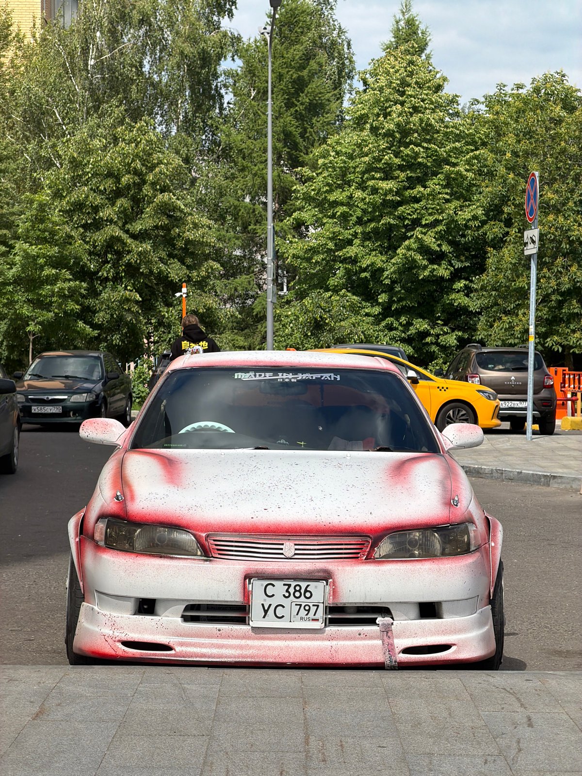 Custom-painted white car spotted on Moscow street