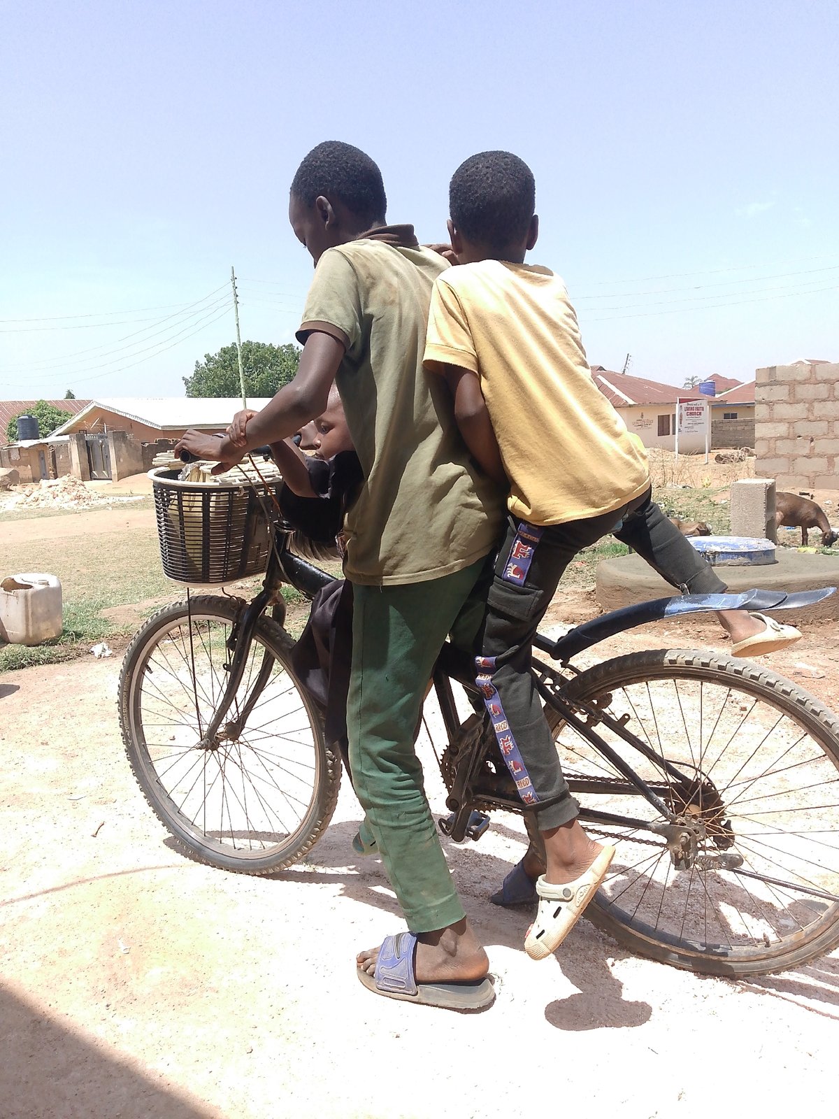 Daily life documented in Nigerian village during morning hours
