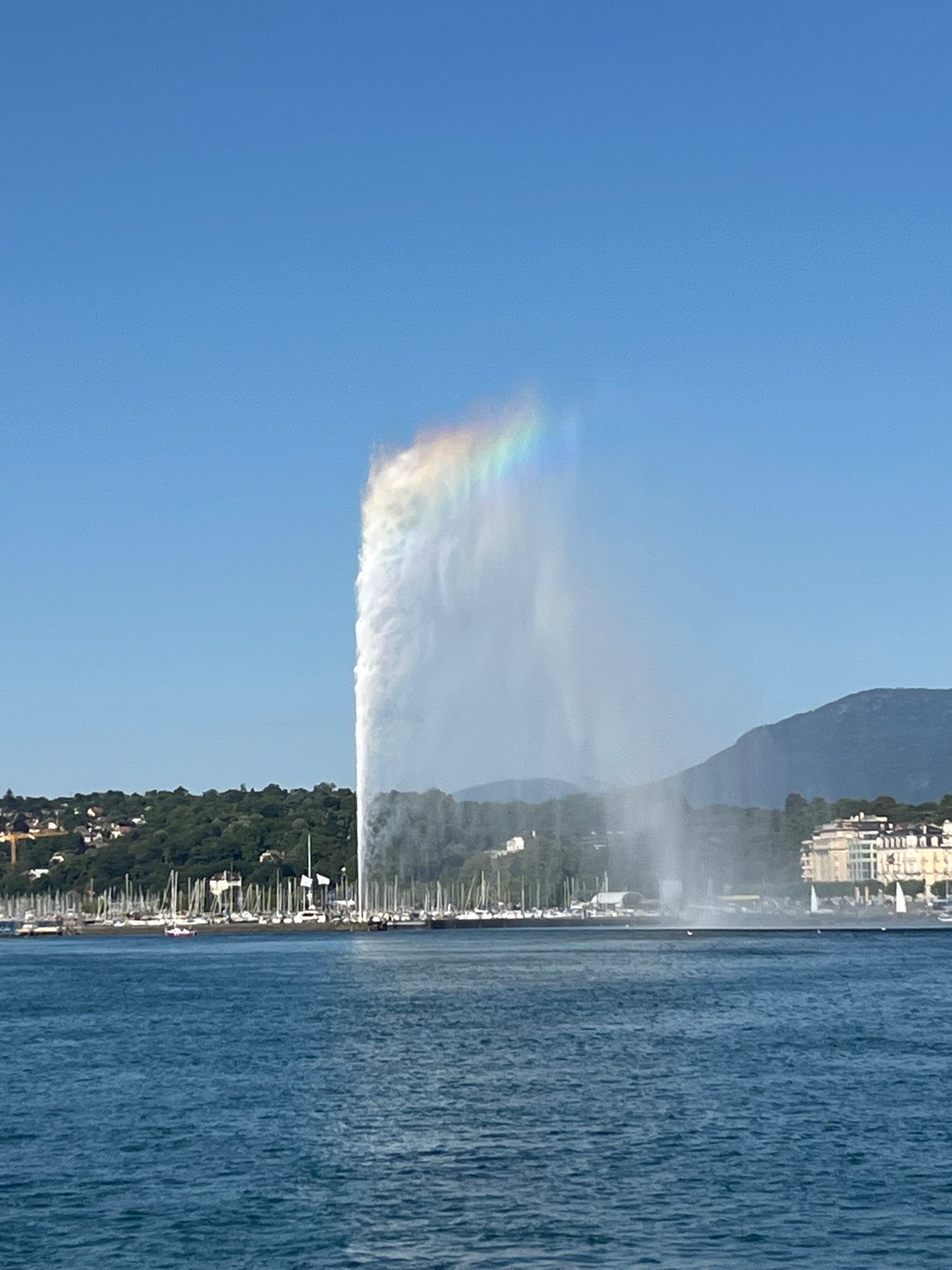 Sunny afternoon at Geneva's lakefront, Jet d'Eau in full spray