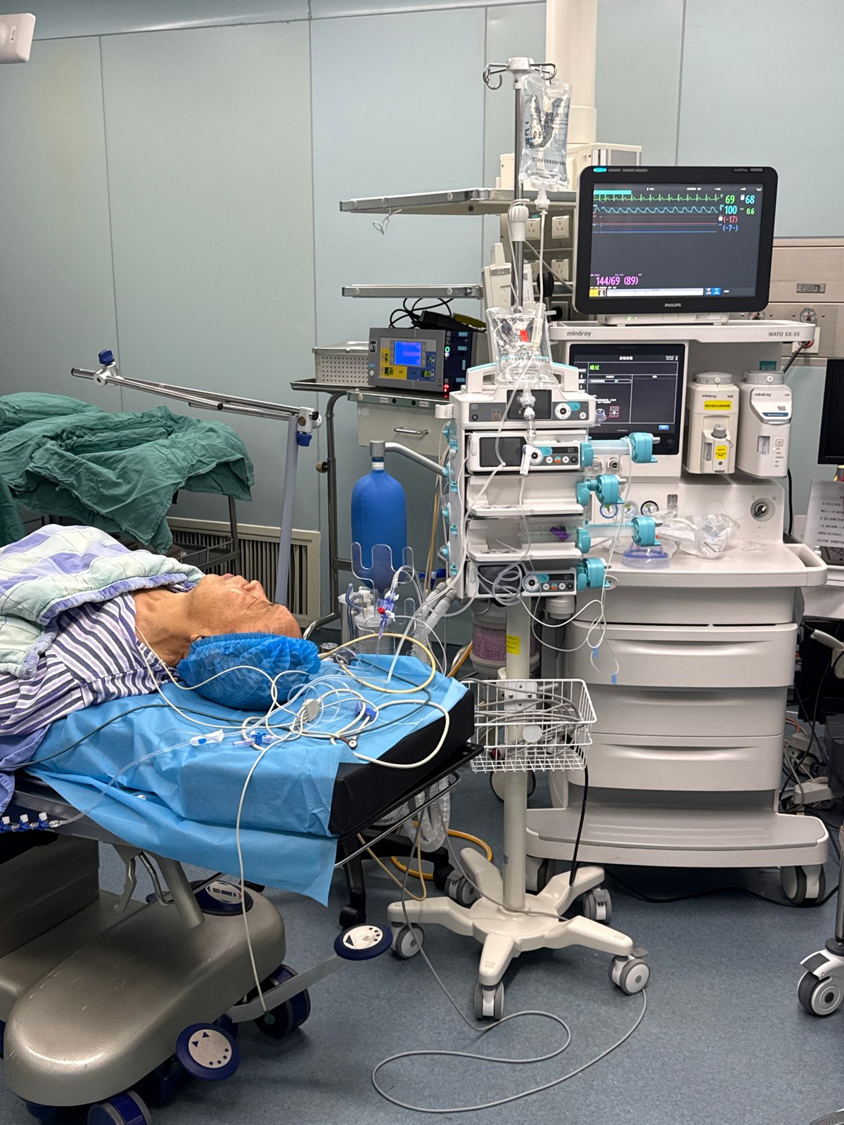 Elderly patient receives medical treatment at Yuzhong District hospital