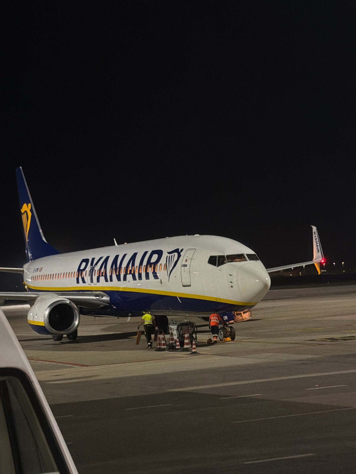 Ryanair night boarding at Bari Airport