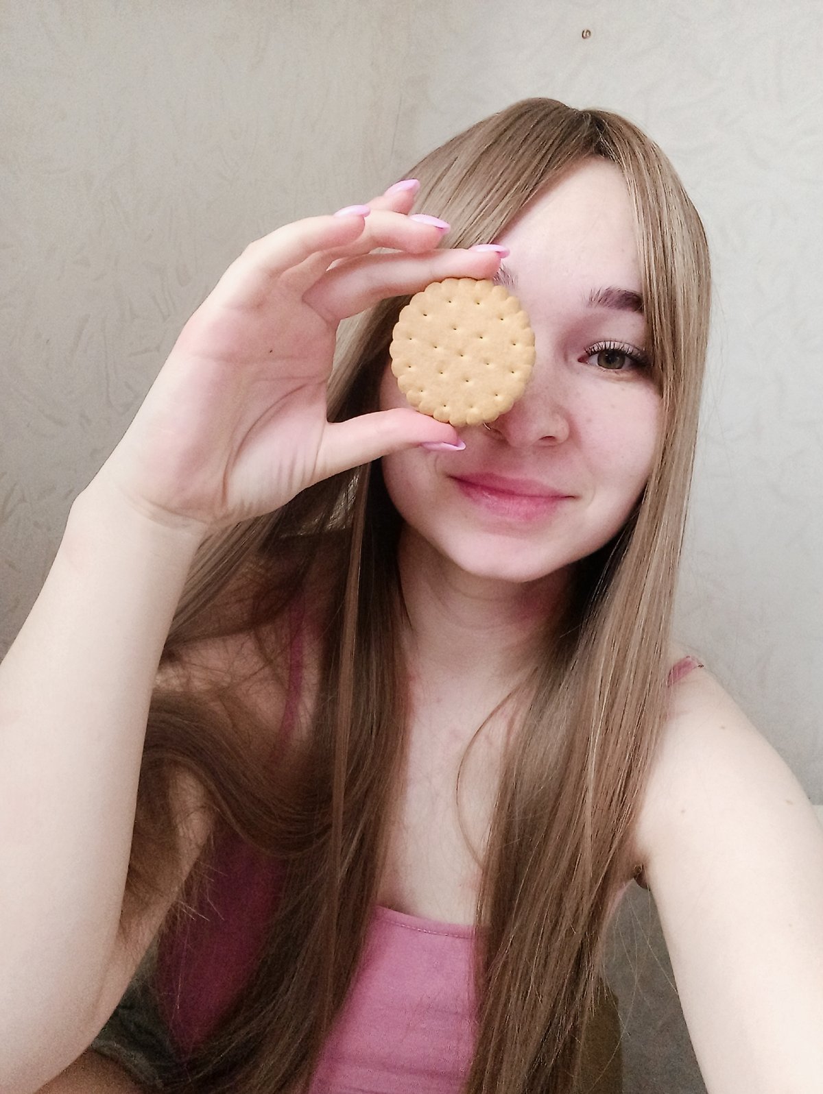 Early morning selfie session documented across Izhevsk, Russia
