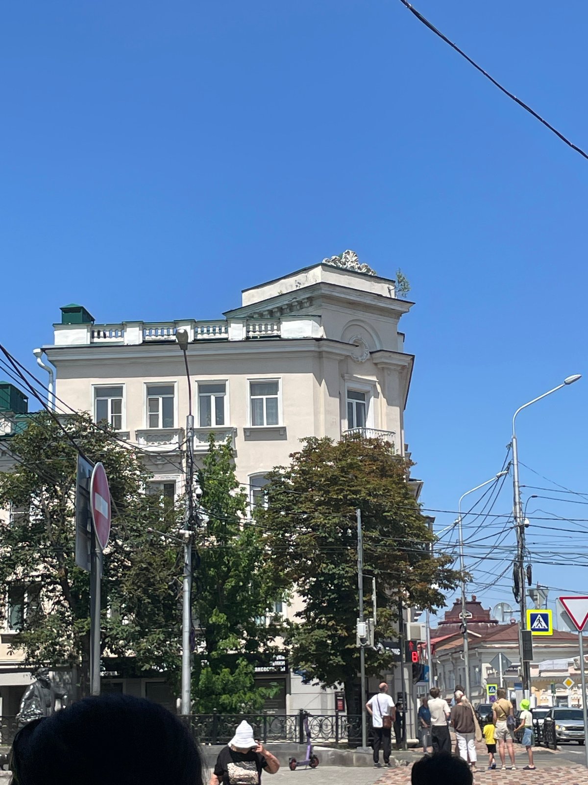 Summer morning moving through central Stavropol's streets and parks