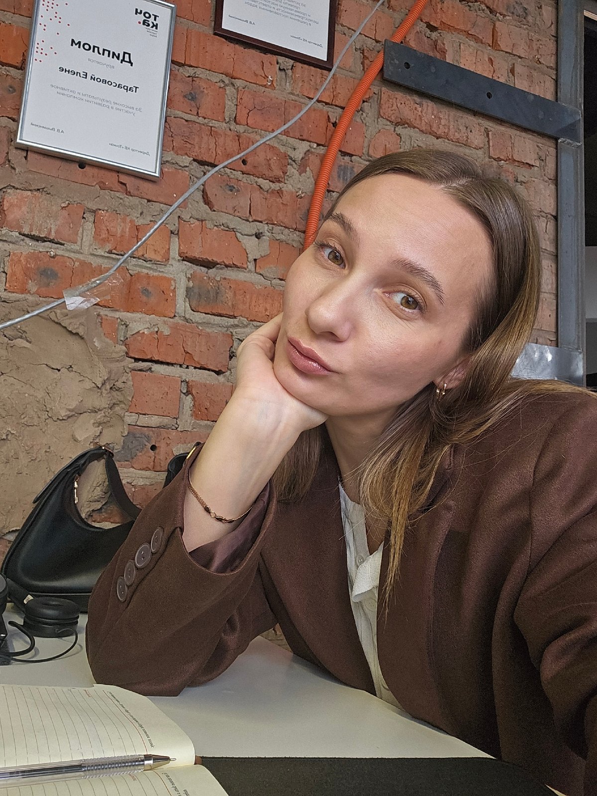 Early morning portrait session documented in Chaikovsky during rainfall