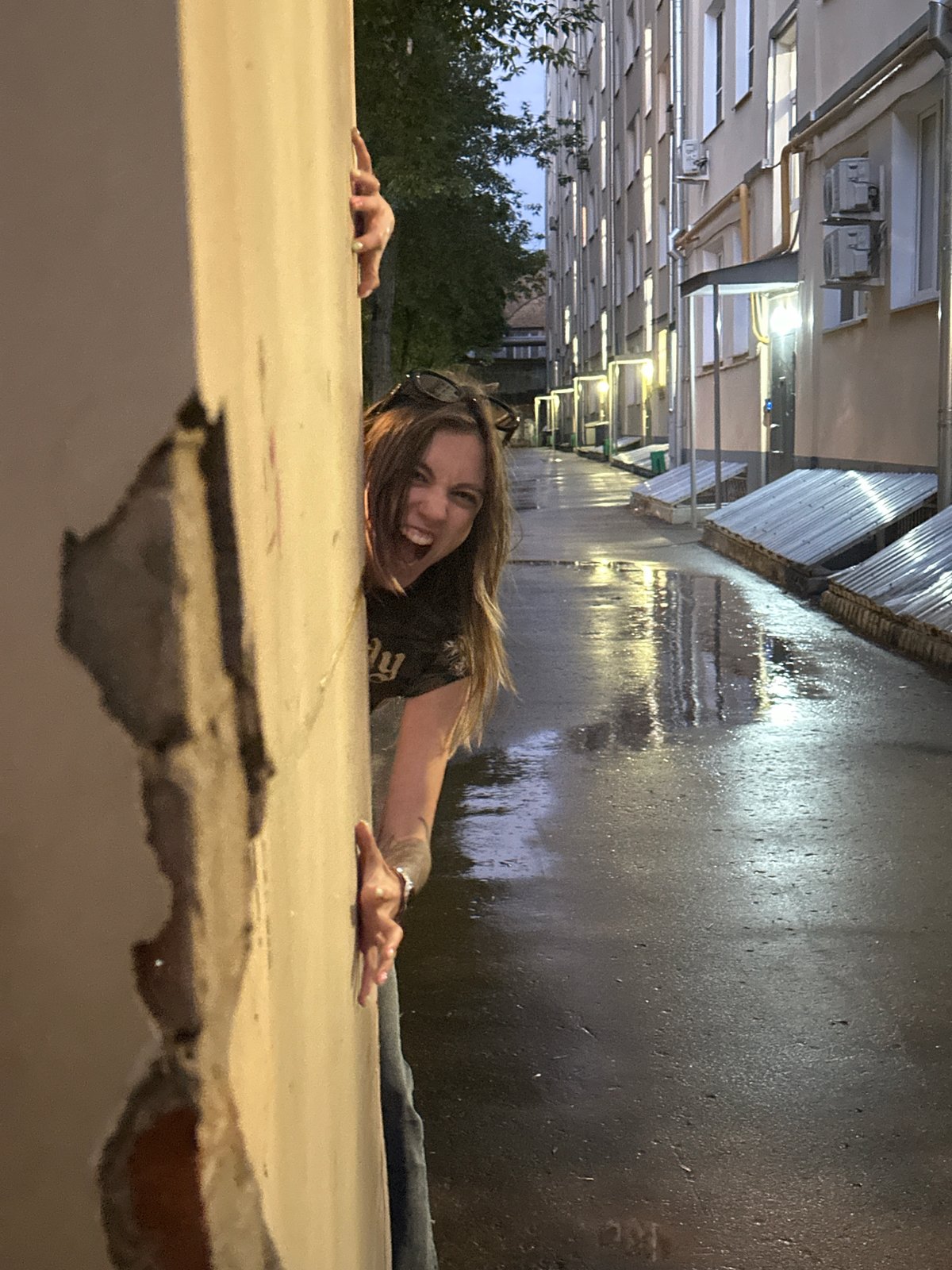Moscow evening: rainbows, roaming cats, and city corners