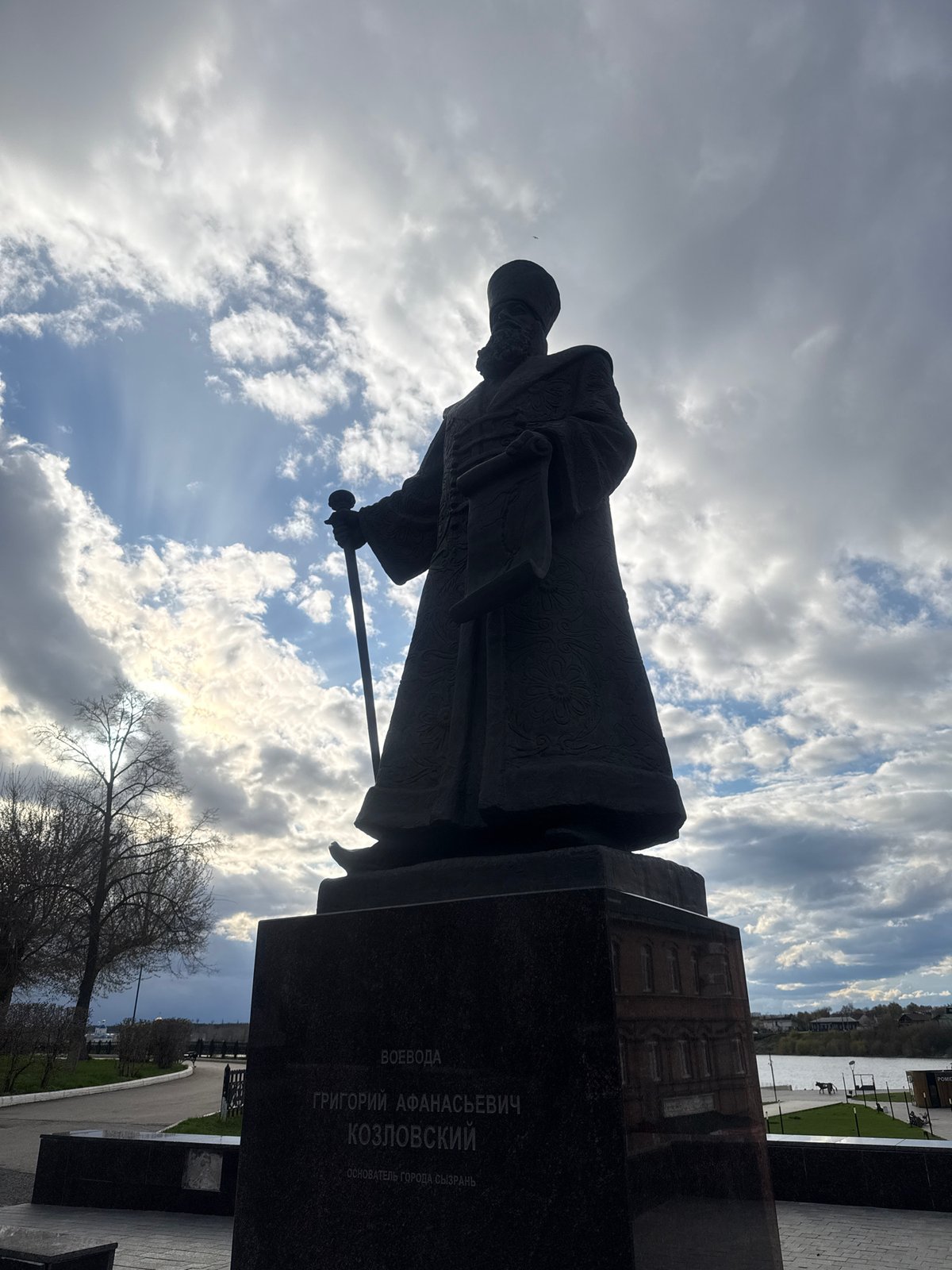 Tourist documents landmarks during afternoon walk through Syzran, Russia