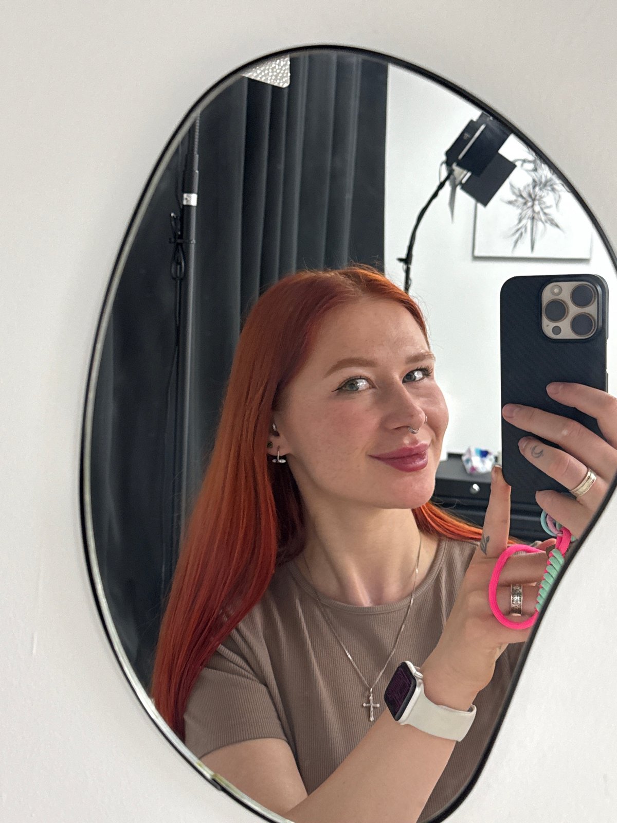 Woman takes selfie, tattoo practice skins observed in Rostov-on-Don