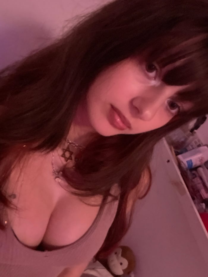 Woman documents evening through selfies in Ra'anana apartment
