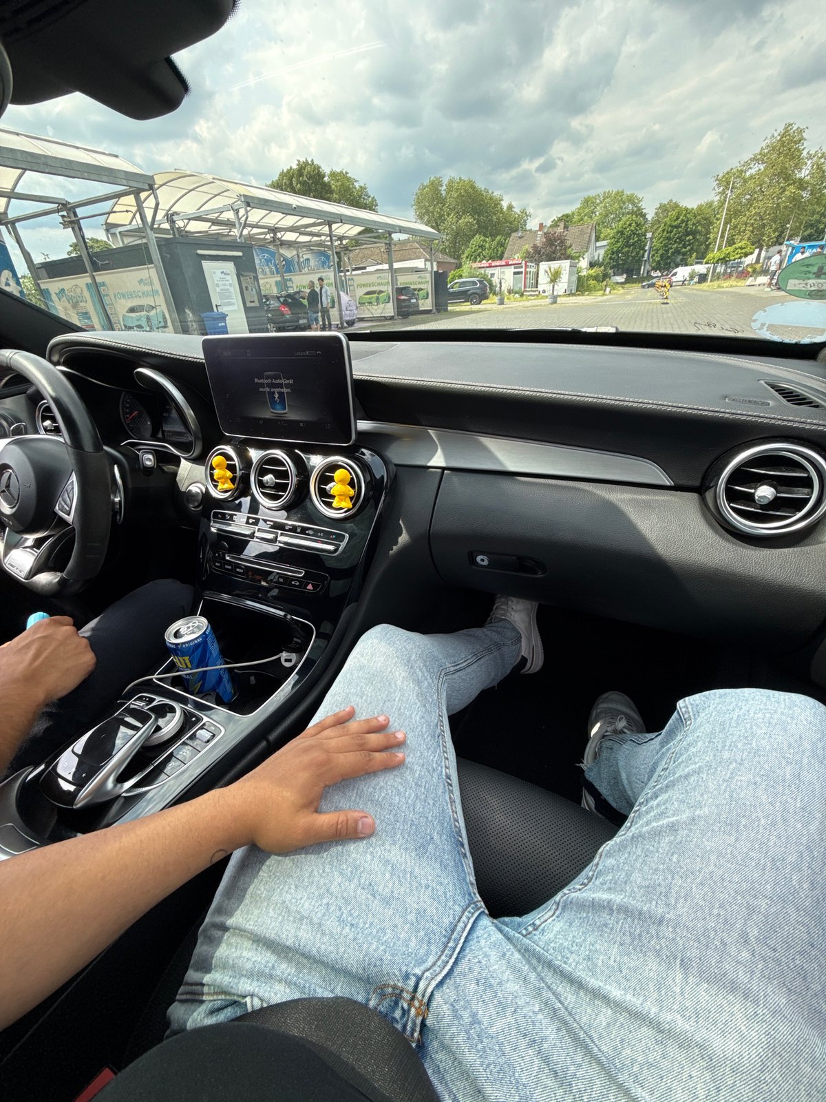 Man washes Mercedes at Gelsenkirchen car wash facility
