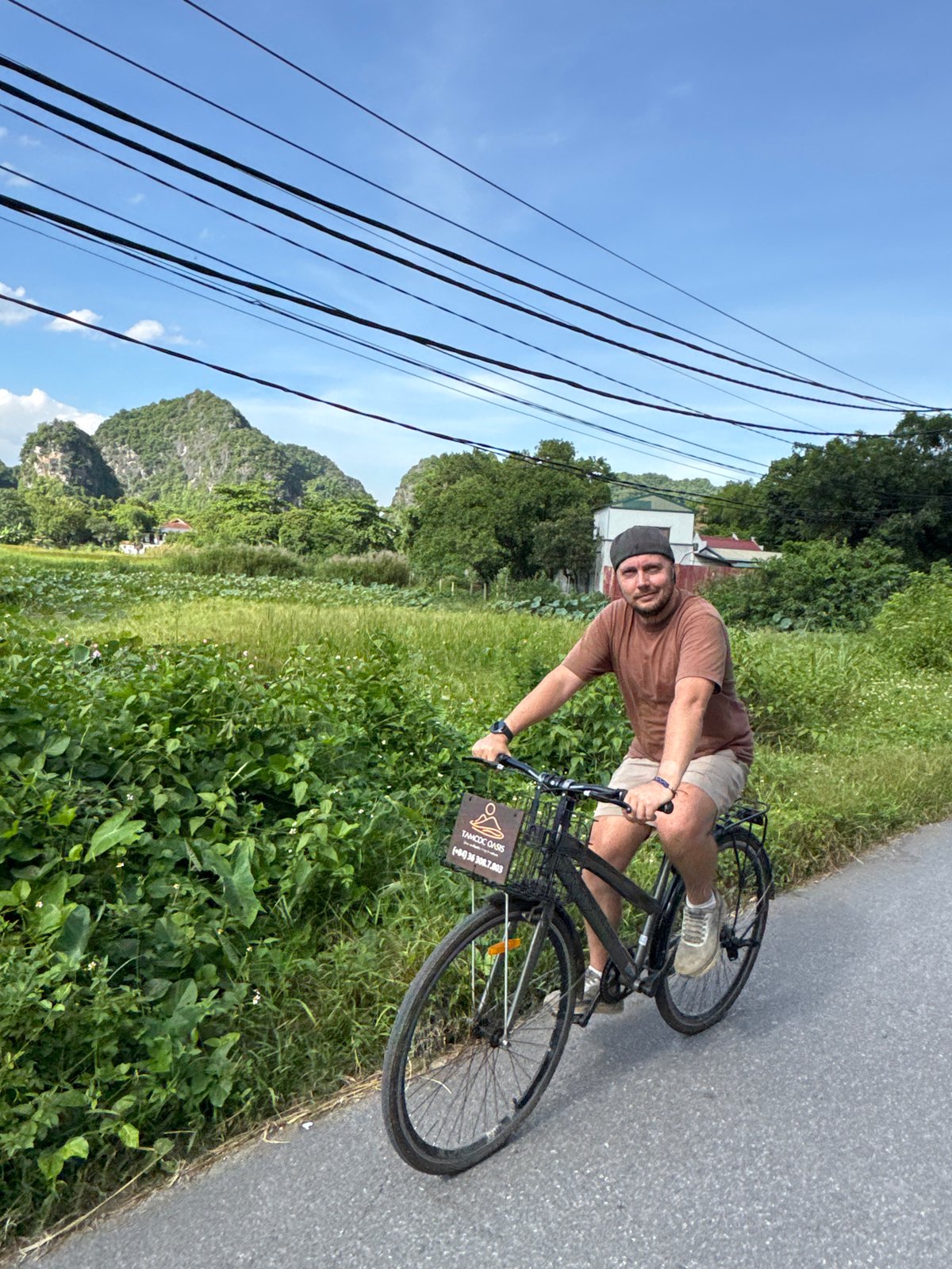 Morning traffic flows through scenic Nam Hoa Lư Ward, Vietnam