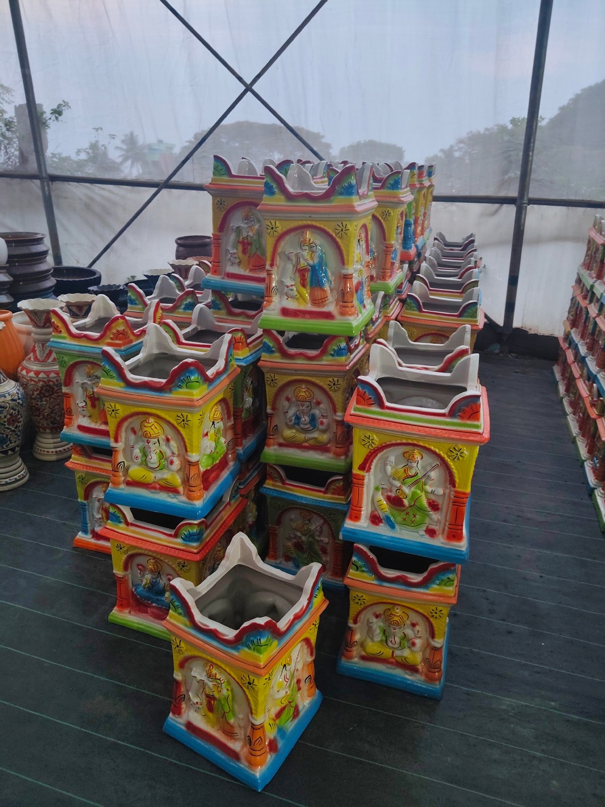 Ceramic planter displays documented across Bengaluru market areas