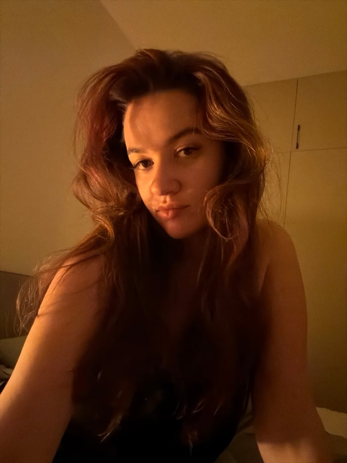 Woman photographed in intimate bedroom portraits in Budva