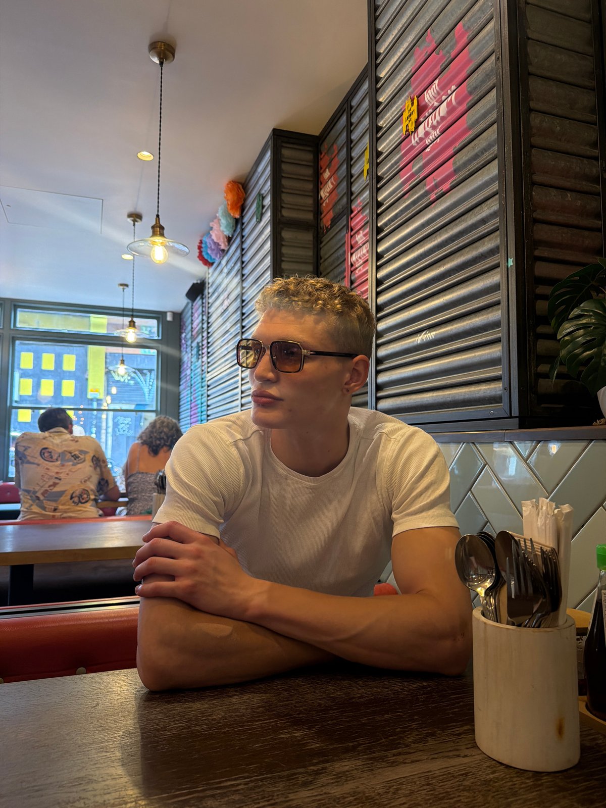 Relaxed afternoon at a London restaurant table