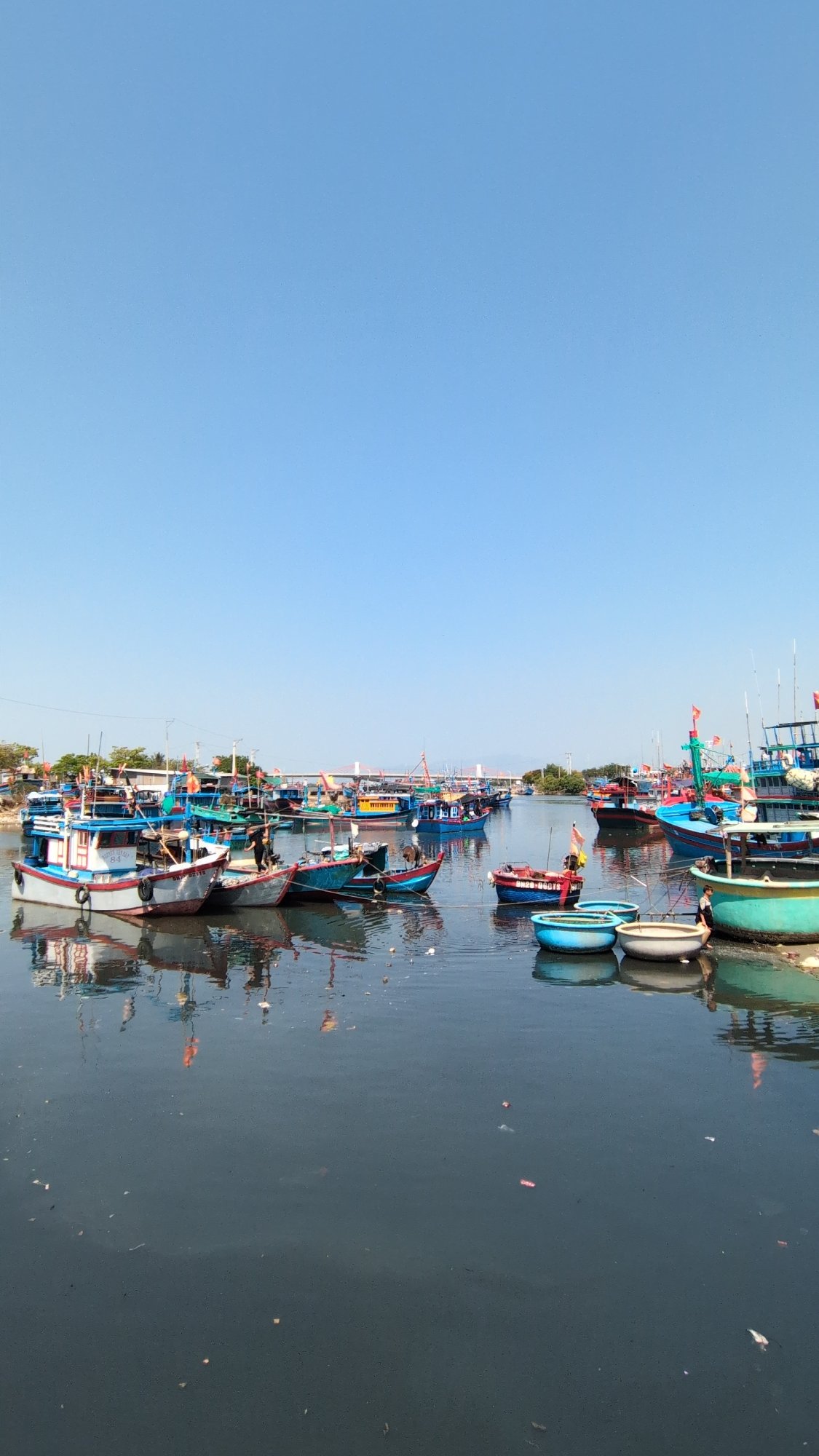 Wedding celebration held in Vietnamese coastal town harbor area