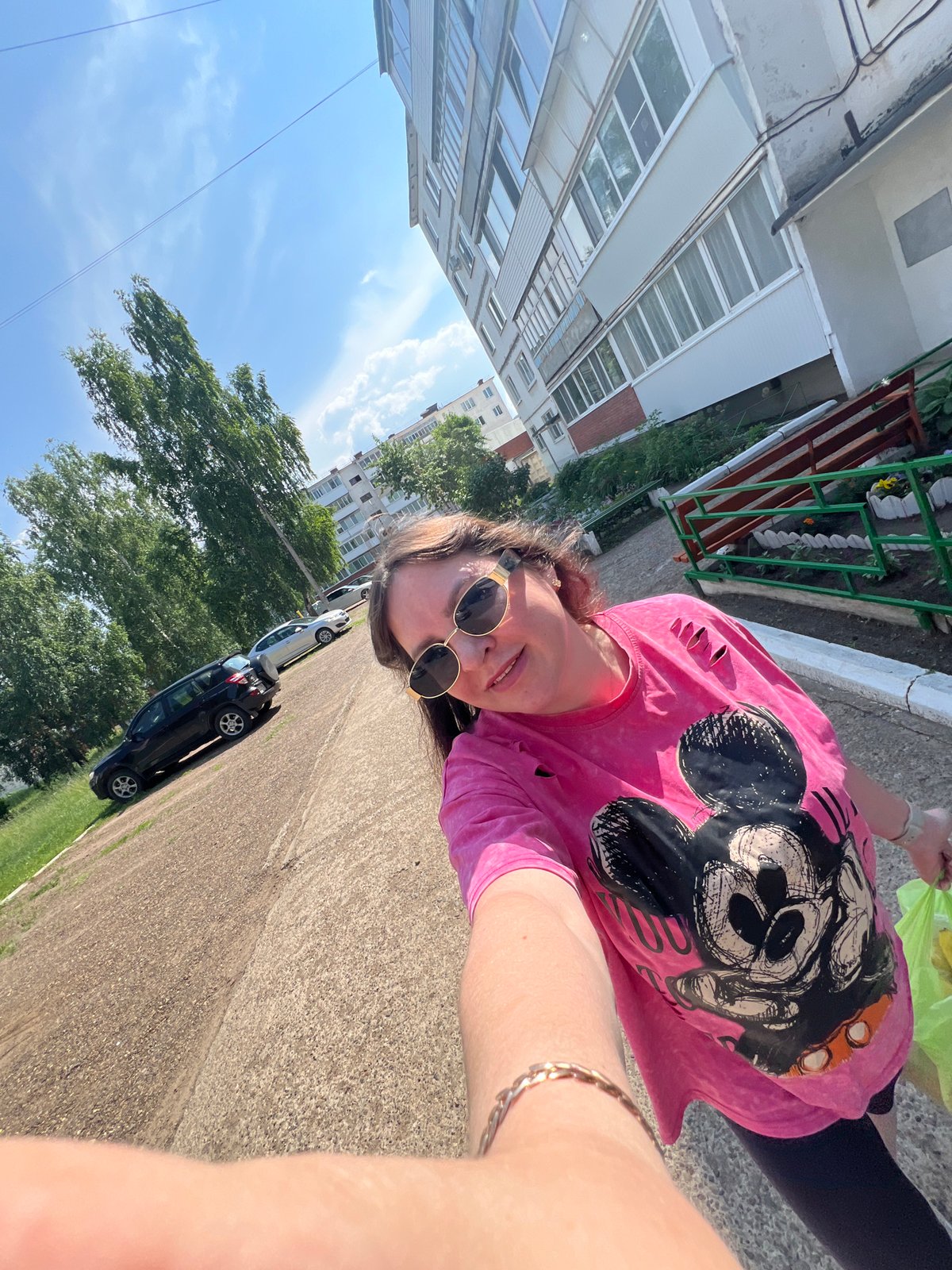 Family day in Noviy: selfies, sandbox play, sunny afternoon